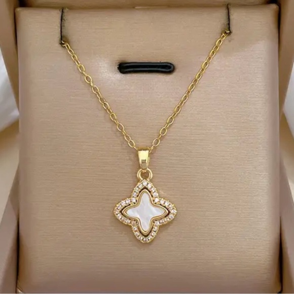 Jewelry - Elegant and Chic 18” Gold Necklace with White Clover Pendant